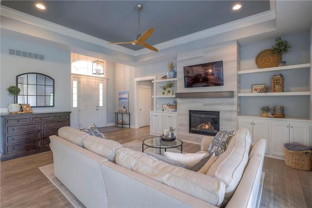 27492 W 100 Terrace, Olathe, KS 66061