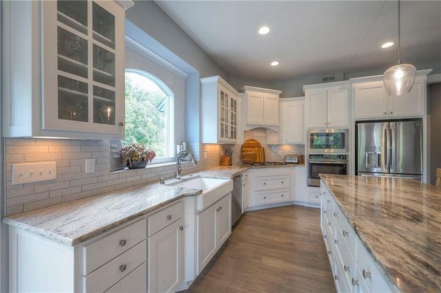 27492 W 100 Terrace, Olathe, KS 66061