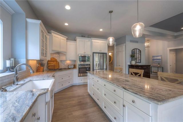 27492 W 100 Terrace, Olathe, KS 66061