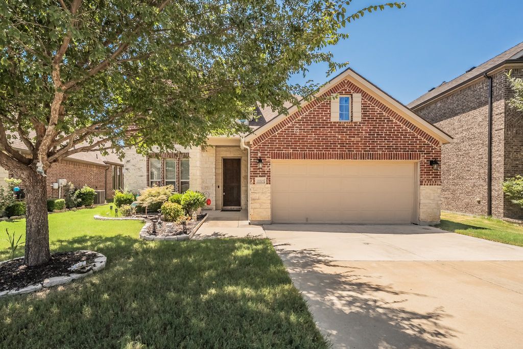 15505 Bluffdale Drive, Fort Worth, TX 76262