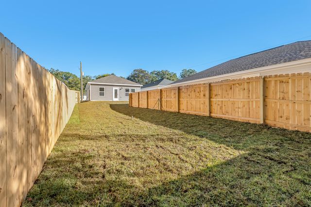 591 Brock Avenue, Crestview, FL 32539