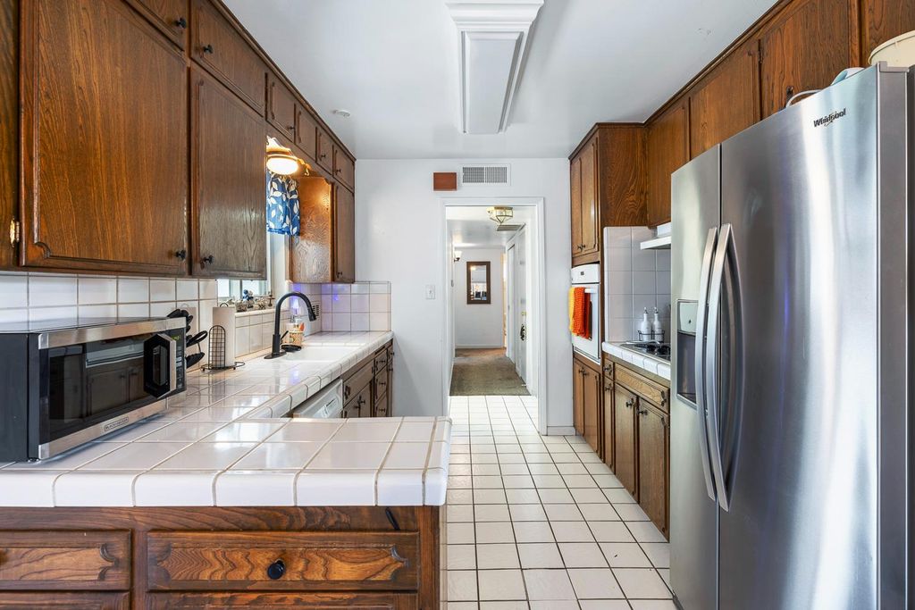 Image 17 of property listing at 1310 E Sample Avenue, Fresno, CA 93710