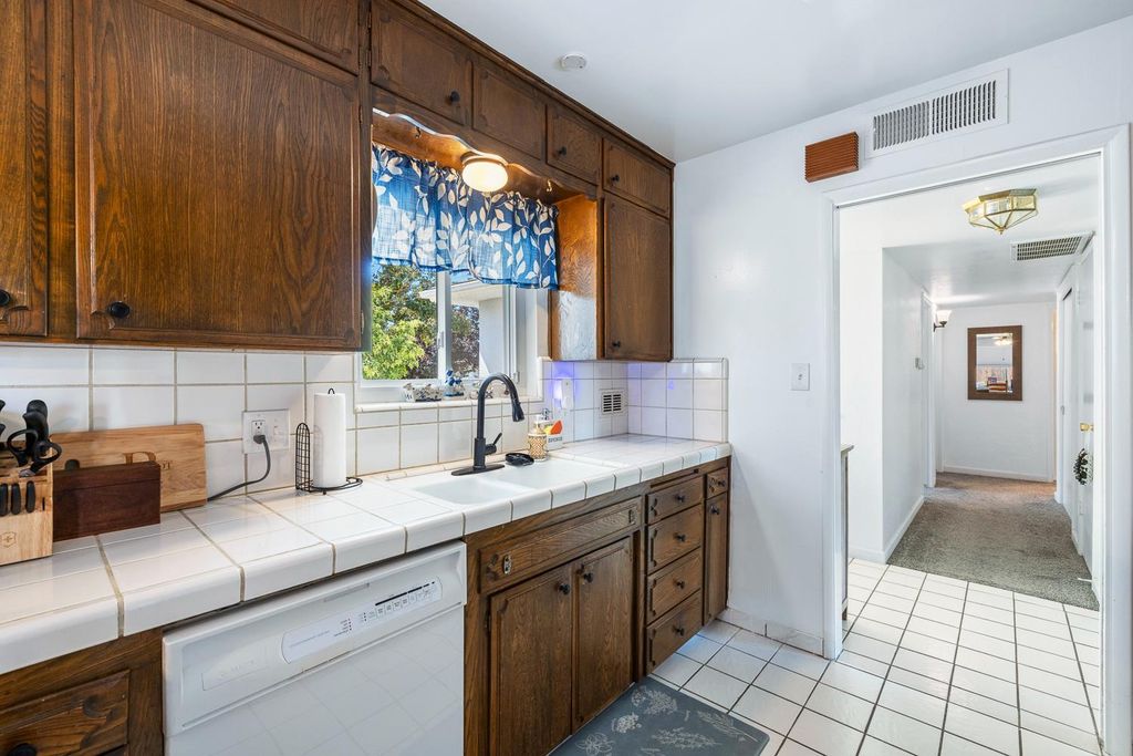 Image 18 of property listing at 1310 E Sample Avenue, Fresno, CA 93710