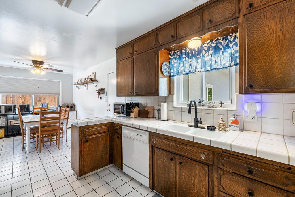 Image 21 of property listing at 1310 E Sample Avenue, Fresno, CA 93710