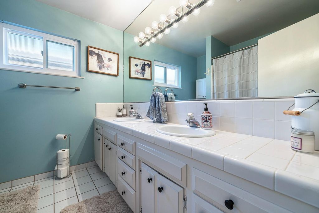 Image 24 of property listing at 1310 E Sample Avenue, Fresno, CA 93710