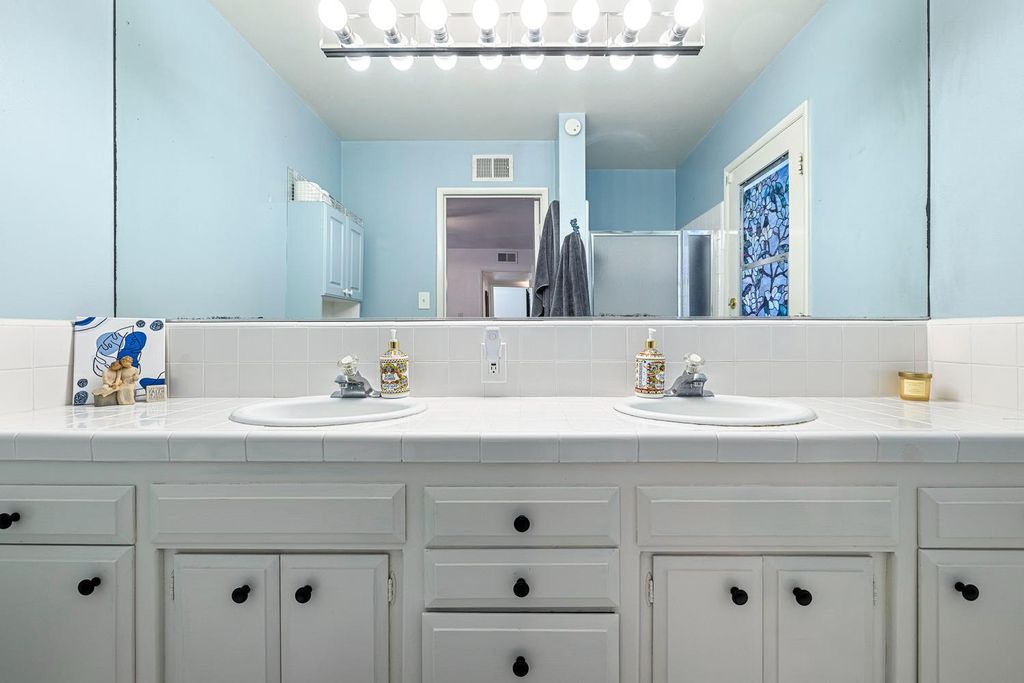 Image 29 of property listing at 1310 E Sample Avenue, Fresno, CA 93710