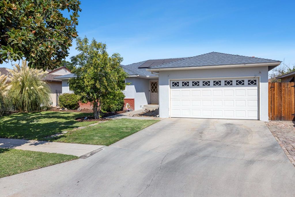 Image 3 of property listing at 1310 E Sample Avenue, Fresno, CA 93710