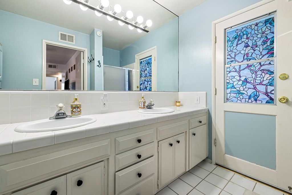 Image 30 of property listing at 1310 E Sample Avenue, Fresno, CA 93710