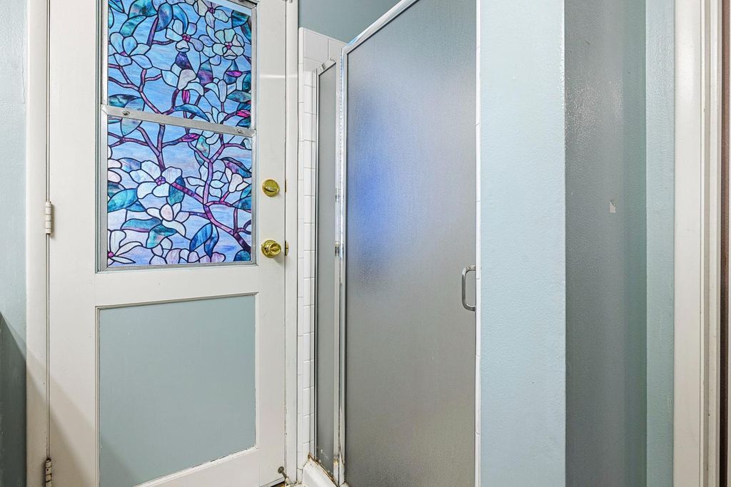 Image 31 of property listing at 1310 E Sample Avenue, Fresno, CA 93710