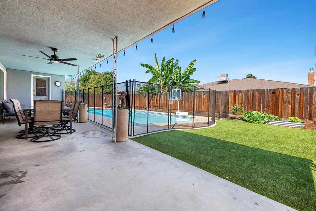 Image 32 of property listing at 1310 E Sample Avenue, Fresno, CA 93710