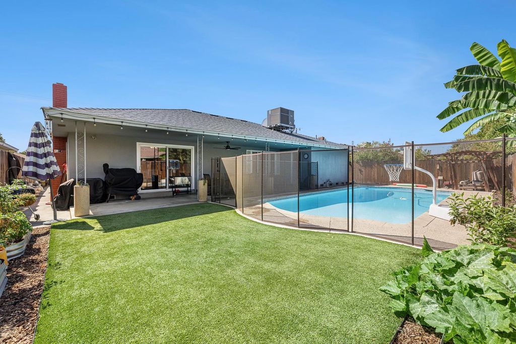 Image 35 of property listing at 1310 E Sample Avenue, Fresno, CA 93710