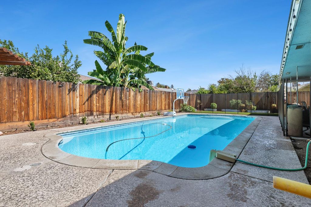 Image 37 of property listing at 1310 E Sample Avenue, Fresno, CA 93710