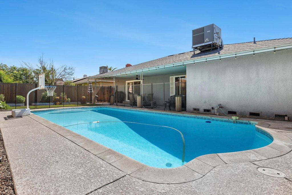 Image 38 of property listing at 1310 E Sample Avenue, Fresno, CA 93710