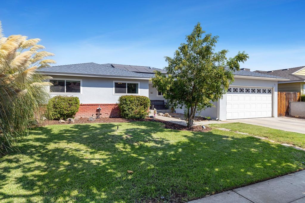 Image 4 of property listing at 1310 E Sample Avenue, Fresno, CA 93710