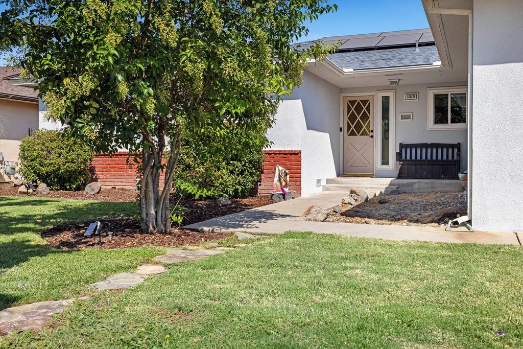 Image 5 of property listing at 1310 E Sample Avenue, Fresno, CA 93710