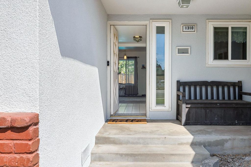 Image 6 of property listing at 1310 E Sample Avenue, Fresno, CA 93710