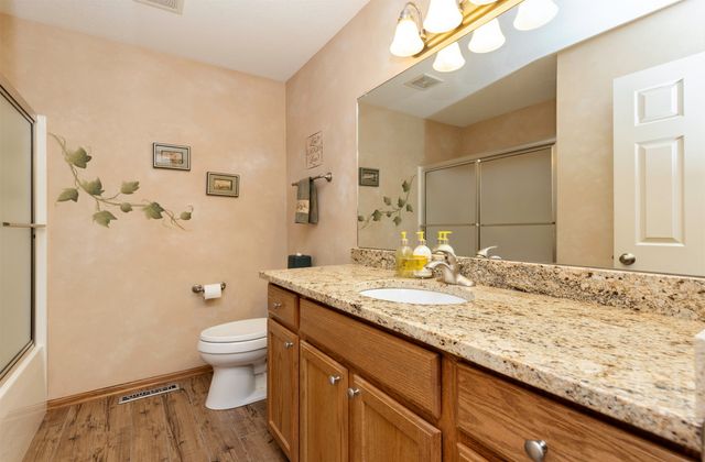 15805 Aurora Avenue, Urbandale, IA 50323