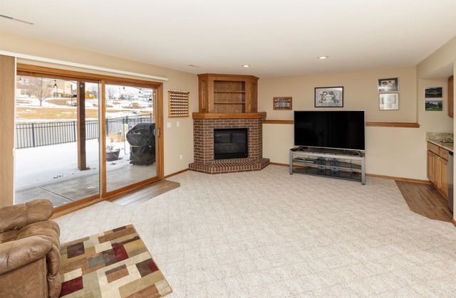 15805 Aurora Avenue, Urbandale, IA 50323