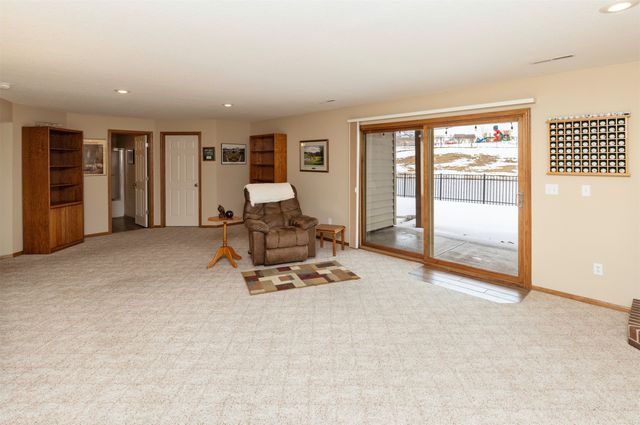 15805 Aurora Avenue, Urbandale, IA 50323