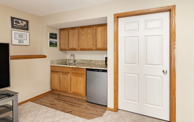 15805 Aurora Avenue, Urbandale, IA 50323