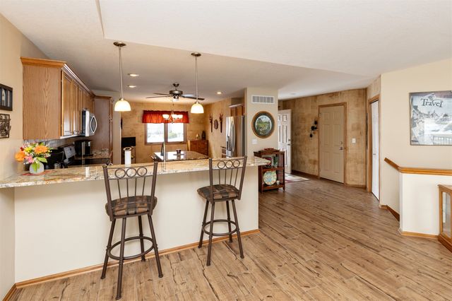 15805 Aurora Avenue, Urbandale, IA 50323