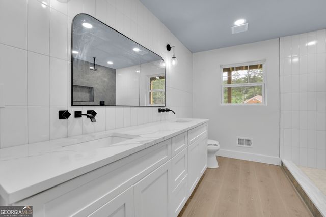 4255 Glenda Drive, College Park, GA 30337