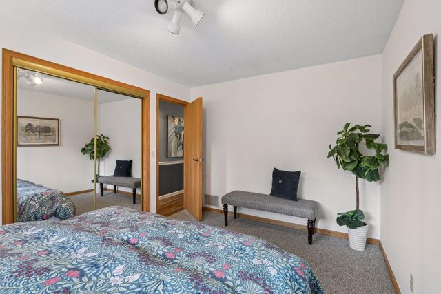 2146 202nd Avenue NW, Oak Grove, MN 55011