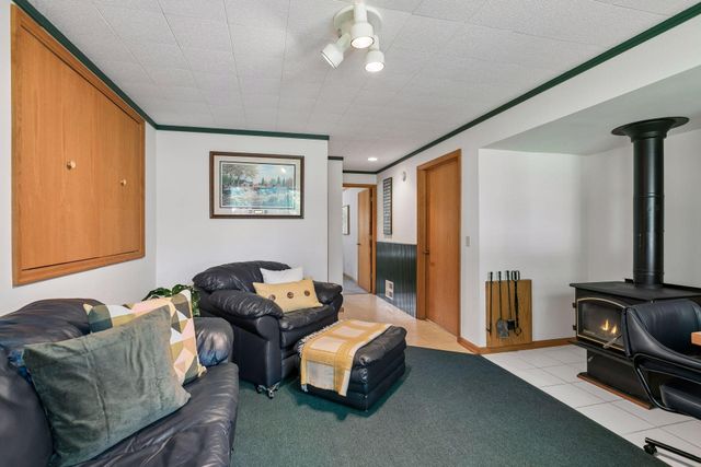 2146 202nd Avenue NW, Oak Grove, MN 55011