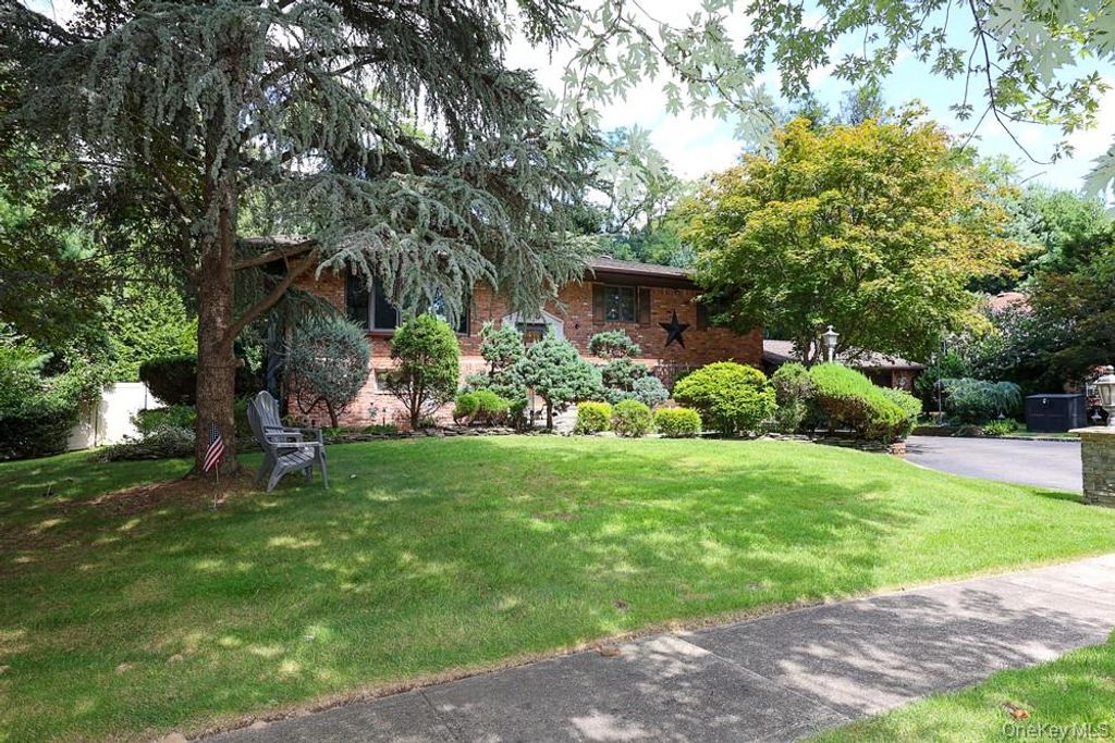 3 Mackay Drive, Hauppauge, NY 11788 — photo 2
