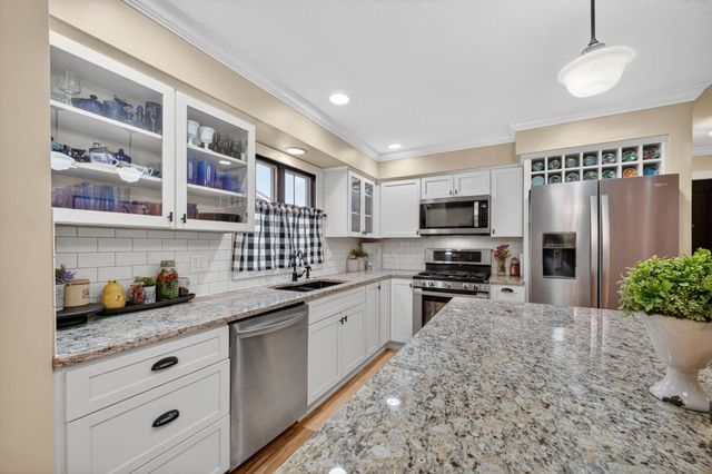 4518 84th Street, Urbandale, IA 50322