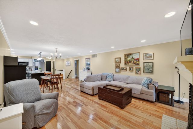 4518 84th Street, Urbandale, IA 50322