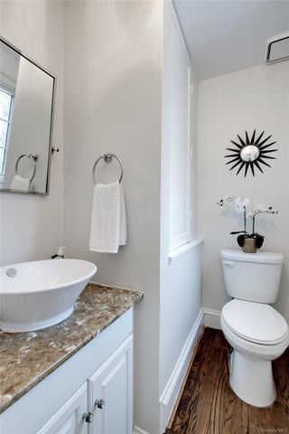 27 Oakland Drive, Port Washington, NY 11050