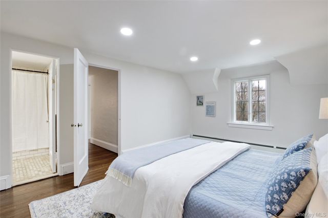 27 Oakland Drive, Port Washington, NY 11050