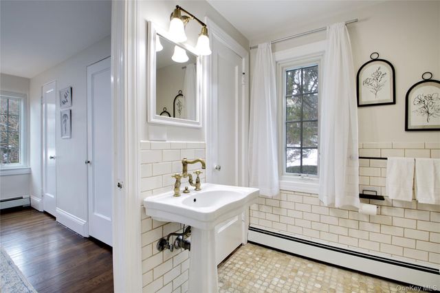 27 Oakland Drive, Port Washington, NY 11050