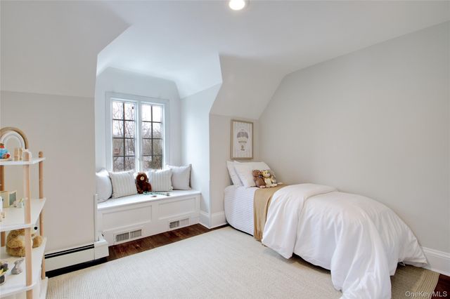 27 Oakland Drive, Port Washington, NY 11050