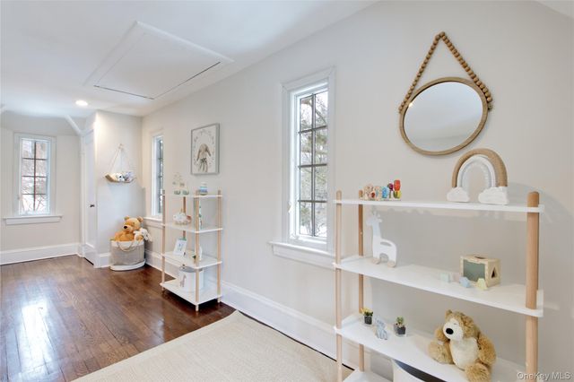 27 Oakland Drive, Port Washington, NY 11050