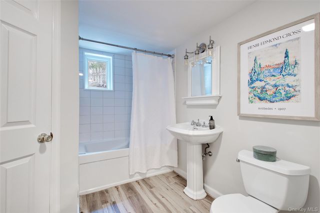 27 Oakland Drive, Port Washington, NY 11050