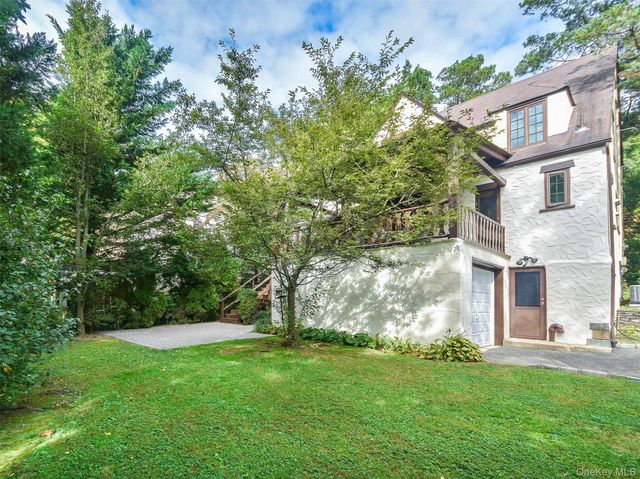 27 Oakland Drive, Port Washington, NY 11050