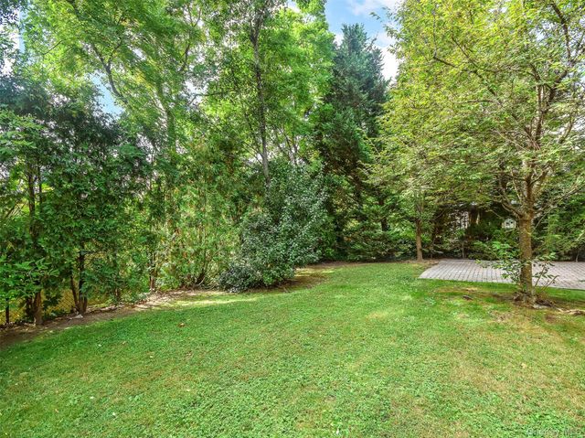 27 Oakland Drive, Port Washington, NY 11050