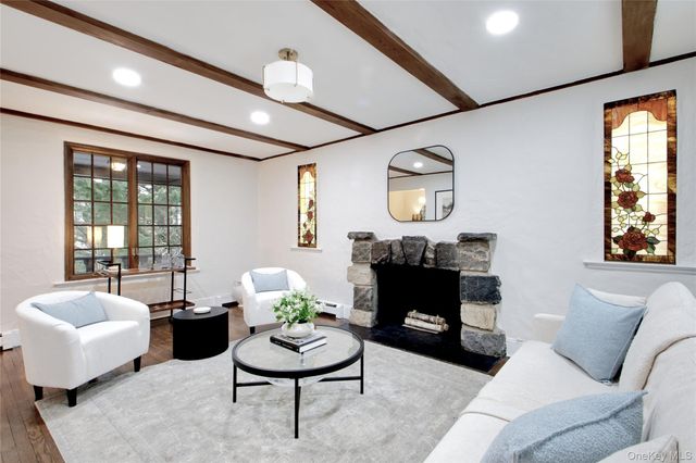 27 Oakland Drive, Port Washington, NY 11050