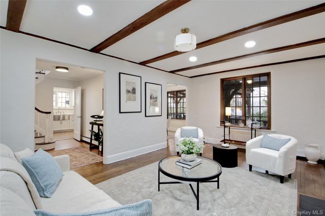 27 Oakland Drive, Port Washington, NY 11050