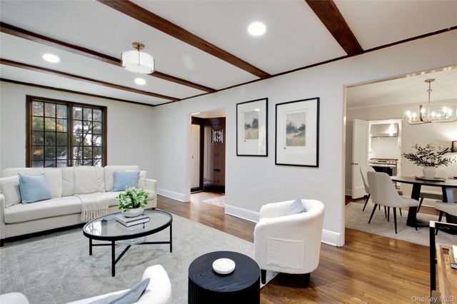 27 Oakland Drive, Port Washington, NY 11050