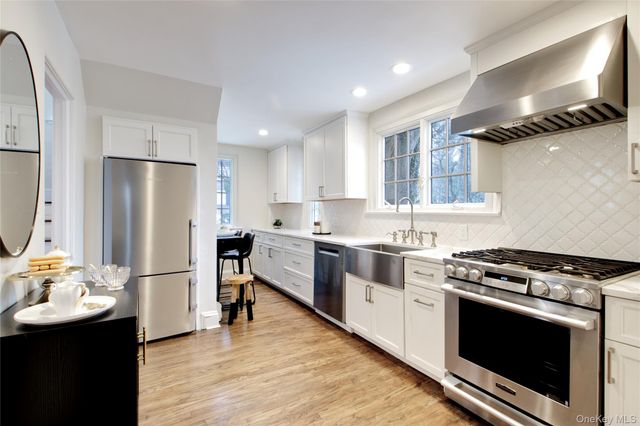 27 Oakland Drive, Port Washington, NY 11050