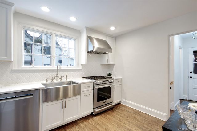 27 Oakland Drive, Port Washington, NY 11050