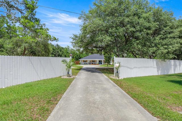 495 FISHER ROAD, Ocklawaha, FL 32179