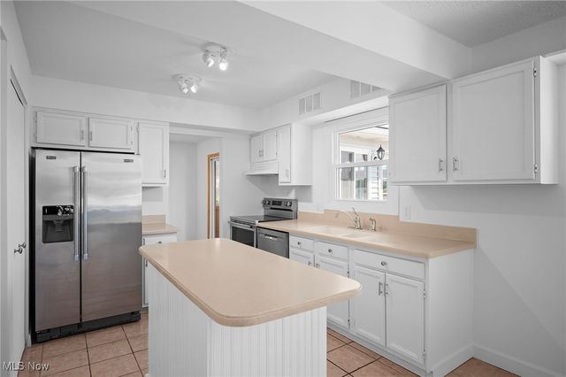 843 Nautilus Trail, Aurora, OH 44202