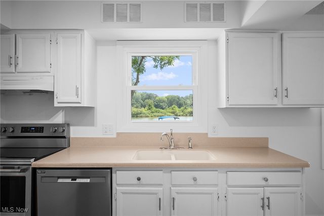 843 Nautilus Trail, Aurora, OH 44202