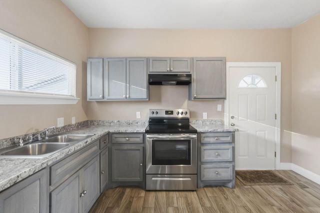 308 E Phillips Street, Conroe, TX 77301