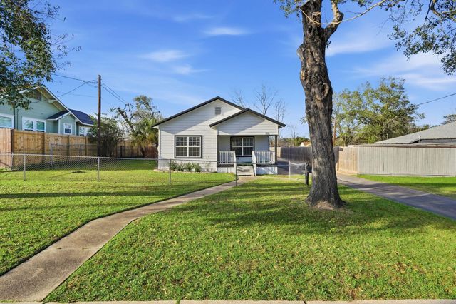 308 E Phillips Street, Conroe, TX 77301