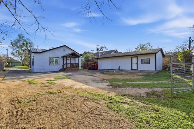 308 E Phillips Street, Conroe, TX 77301